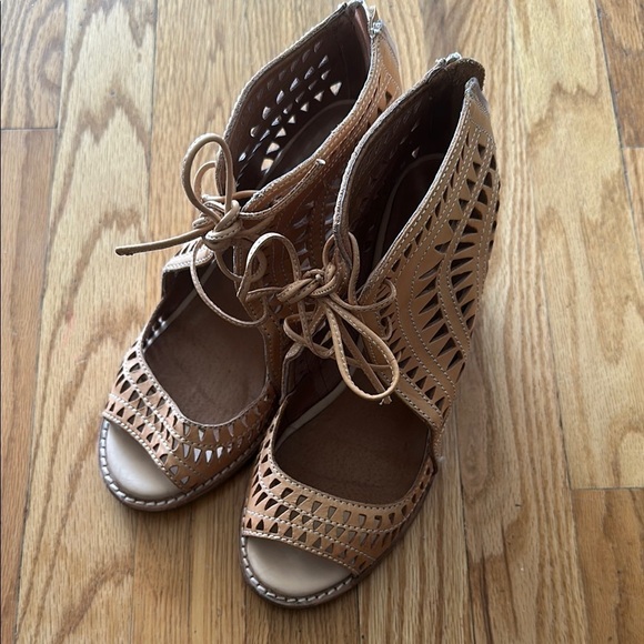 Jeffrey Campbell 7 tan leather open toe heels with cut outs lace up great cond - Picture 2 of 8